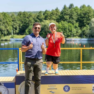 Campioana pe apă, profesoară pe uscat