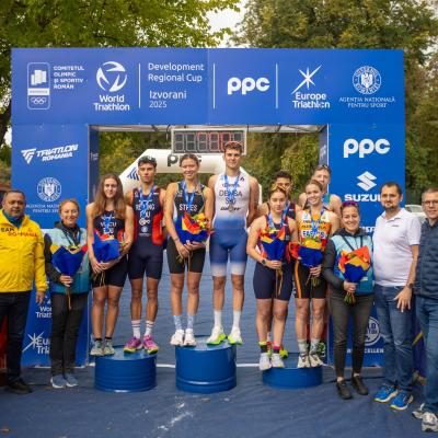 Trage cu pistolul de la 10 m, dar e și campioană la triatlon