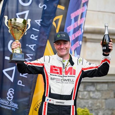 E UNIC! A terminat primul în clasament cu o Tesla fără frâne!