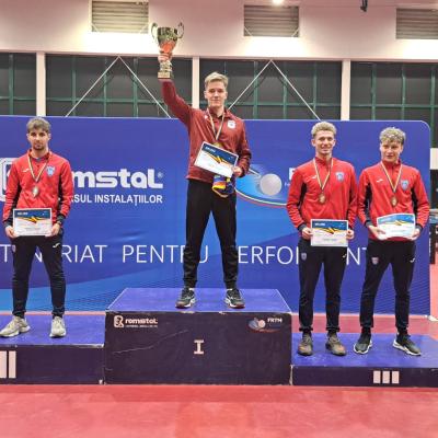 S-a încălzit pentru Mondiale cucerind aurul la Naționale