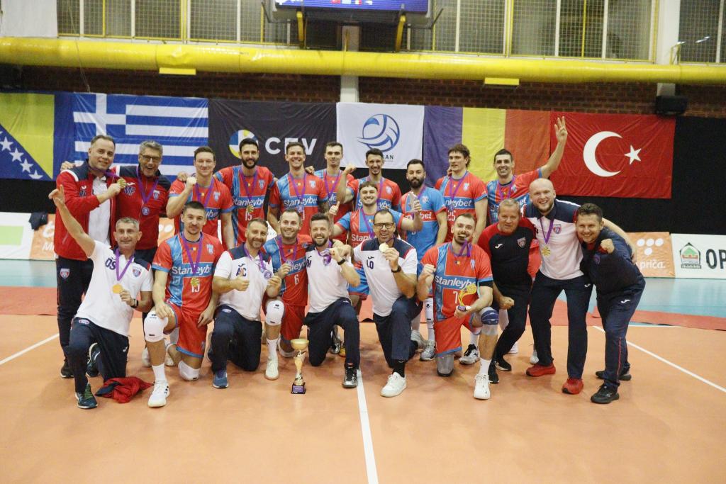 Performanță ISTORICĂ în ritm de samba! Voleibaliștii Stelei le-au prezentat fanilor Cupa Balcanică