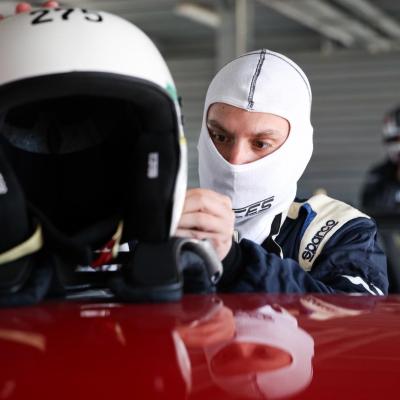 Concurează pe o mașină mai „bătrână” decât el!