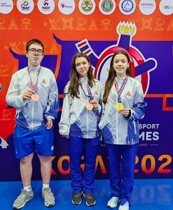Andreea, alături de colegii ei din echipă Alexandru Părăușanu și Ana Elena Coman