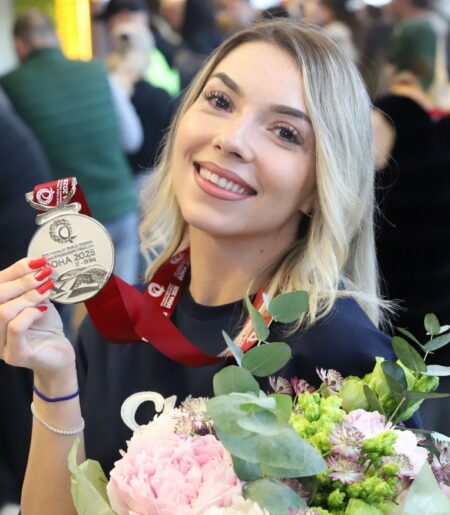 Bernadette Szocs cu medalia de argint de la Mondiale - FOTO Facebook Steaua Bucuresti