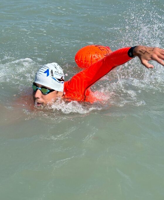 Darius a fost singurul sportiv paralimpic care anul trecut, la Atlantisman a înotat 10000 de metri în ape deschise