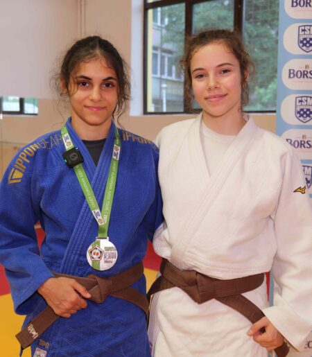 Denisa Șerban și colega ei de la CSM București, Teodora Teișanu bun