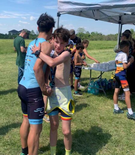 Felicitat de colegii săi mai mari