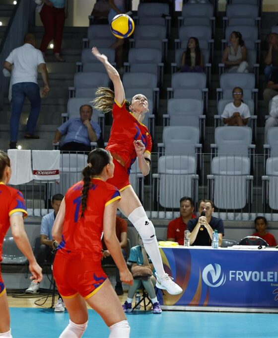 Adelina Ungureanu în atac - FOTO CEV