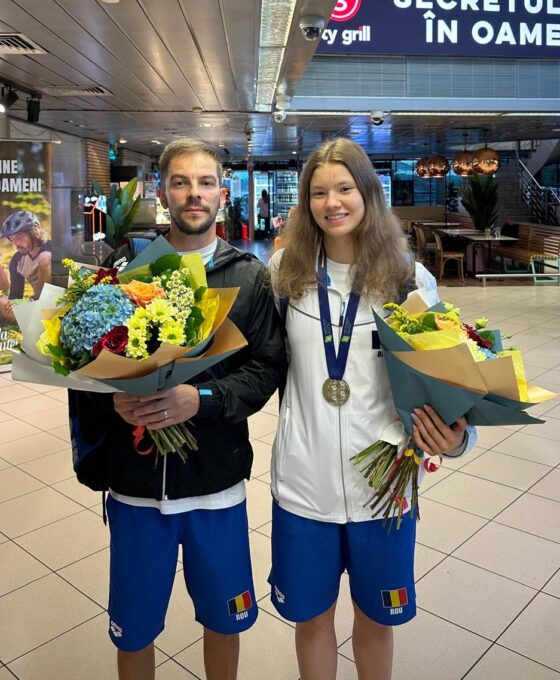Aissia Prisecariu si antrenorul ei, la revenirea de la Europene