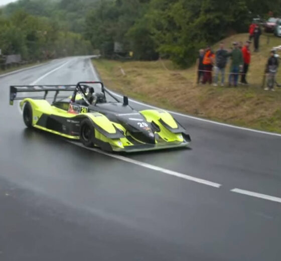 Emil concurează la viteză în coastă cu un monopost pe care și l-a achiziționat în acest sezon